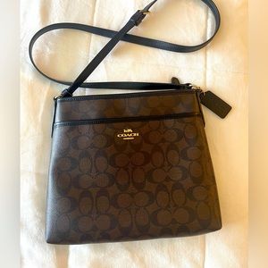 Coach Signature Crossbody. Black/Brown Leather, Gold Hardware